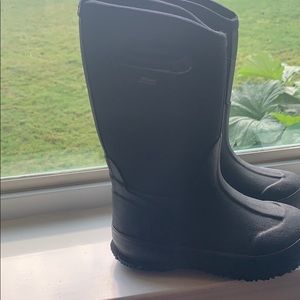 Bogs winter snow boots.